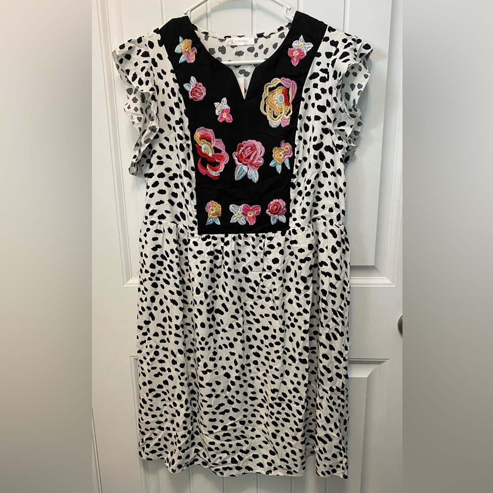 Kirundo black/white cheetah print floral embroidered dress. Size Large. NWT.
